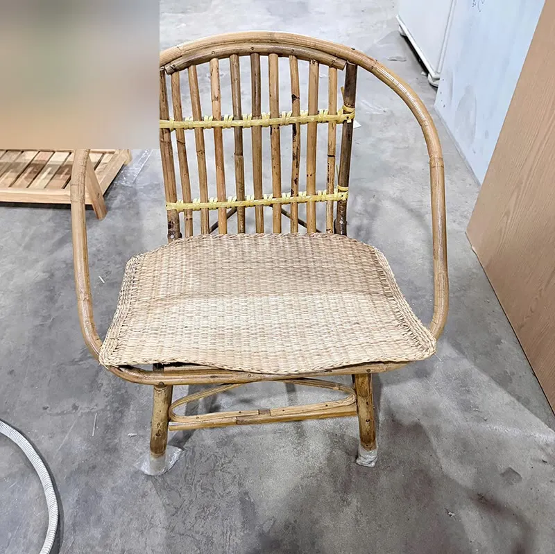 Ghế Tre Cũ Mặt Đan Mây Khung Vòm Chắc Chắn