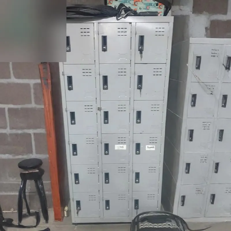Tủ Locker Sắt Cũ 18 Ngăn Màu Xám